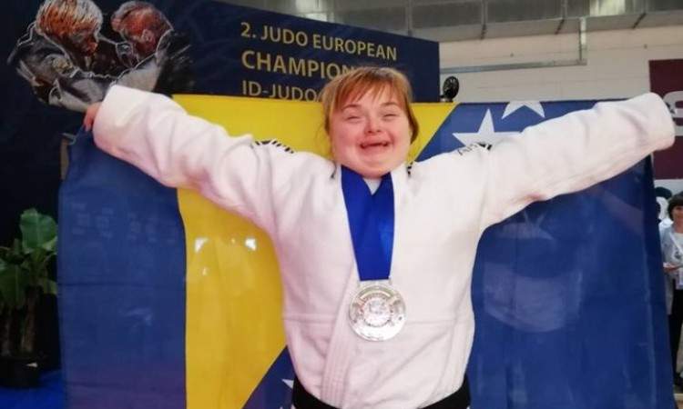 Mahmutbegović čestitala Azri Dedić